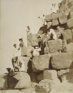 George und Constantine Zangaki, No. 435 Aufstieg auf die große Pyramide, 1870-1885, Aluminium © MKG
