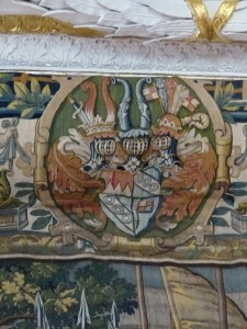 Brüsseler Manufaktur, Webteppich aus dem Besitz Julius Echters, spätes 16. Jahrhundert, Detail mit Echterwappen, Katrineholm (Schweden) , Foto: Schloss Ericsberg,