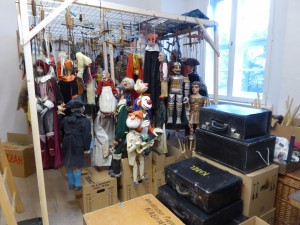 Blick ins Depot mit der Marionettensammlung aus Bad Liebenwerda im Museum Schloss Doberlug, Foto: Carolin Vogel
