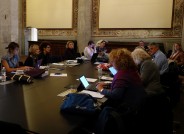 Besprechung des internationalen Teams während einer Konferenz in Lucca/Italien; Foto: Maria Tischner