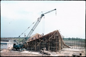 Baustelle der Messehalle „Bauwesen und Erdöl“, Rostock-Schutow (Ulrich Müther und Erich Kaufmann), 1966, Foto: Müther-Archiv, Hochschule Wismar