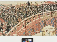 Utagawa Kuniyasu, Alle 47 treuen Vasallen auf dem Rückmarsch über die Ryōgoku-Brücke, ca. 1825, Inv. V/2035, Foto: Axel Kilian, Ethnologische Sammlung Museum Natur und Mensch, Städtische Museen Freiburg.